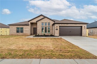 4645 W Triangle St, Fayetteville, AR 72704