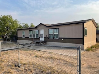 1810 Juarez Ave, Zapata, TX 78076
