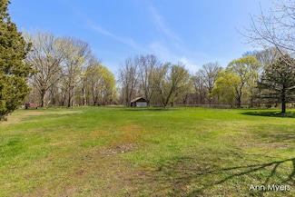 610 Summerset Dr, Jenison, MI 49428