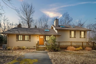 151 Winding Hill Rd, Pocono Pines, PA 18350