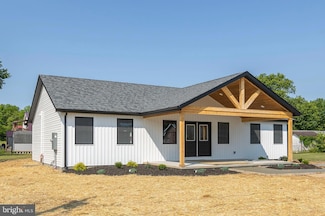 18 Holly St, Fort Ashby, WV 26719