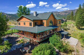 14 Lodge Ln, Winthrop, WA 98862