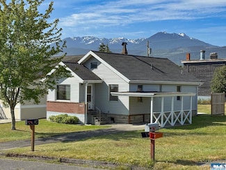1012 W 10th St, Port Angeles, WA 98363