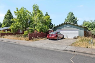 1330 Brentcrest Dr, Medford, OR 97501