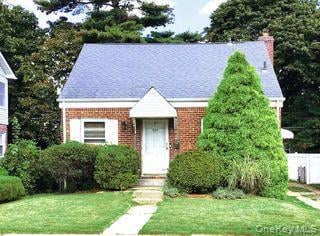 37 Jara Ct, New Hyde Park, NY 11040