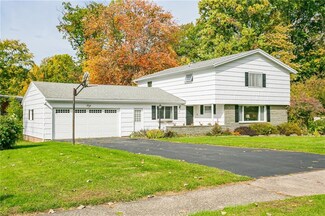 32 Kingswood Dr, Rochester, NY 14624