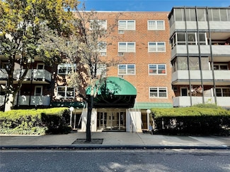 100 Lincoln Ave Unit 24C, Mineola, NY 11501