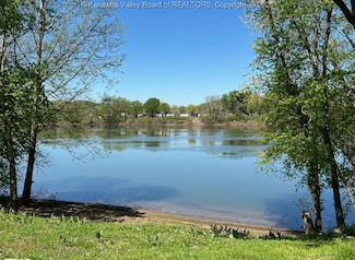 917 River Crest Ln, West  Columbia, WV 25287