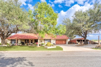 102 Campbell Ln, Pleasanton, TX 78064