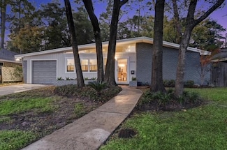 6022 Woodbrook Ln, Houston, TX 77008