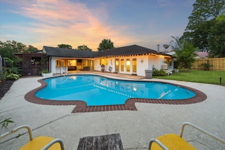 18618 Point Lookout Dr, Houston, TX 77058