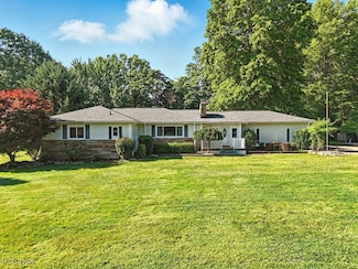 798 Southridge Rd, Northfield, OH 44067