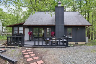 9205 Westwood Dr, Tobyhanna, PA 18466
