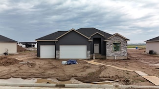2907 Crystal Lake Dr, Salina, KS 67401