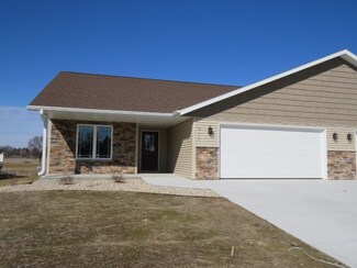 317 E Hamilton St, Fox Lake, WI 53933