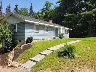 9 Reservoir Rd, Meredith, NH 03253