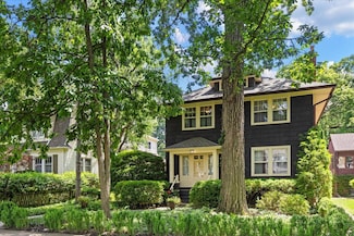 1325 Maple Ave, Wilmette, IL 60091