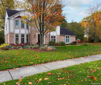 1381 Bradbury Dr, Troy, MI 48098