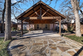 705 Parkridge Blvd, Burleson, TX 76028