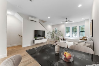 127 N Swiss St, San Antonio, TX 78205
