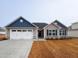 618 Carmel Dr, Sneads Ferry, NC 28460