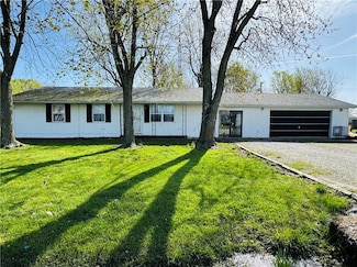 300 S Adams St, Herrick, IL 62431