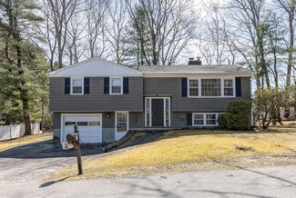 28 Valley Rd, Cape Elizabeth, ME 04107