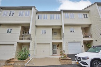 28 Grasmere Ct, Staten Island, NY 10305