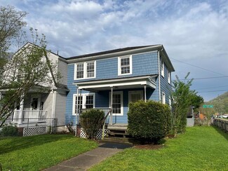 9 Forsythia Ln, Charlton Heights, WV 25040