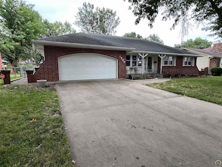 1960 SW Arrowhead Rd, Topeka, KS 66604