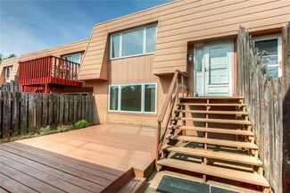 6750 School St Unit 405, Windsor Heights, IA 50324