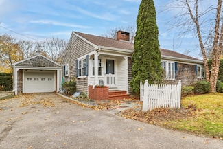 65 Walker St, Falmouth, MA 02540