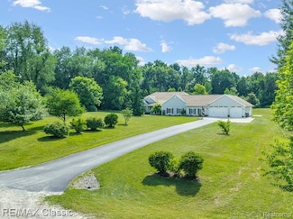 1318 Gray Haven Ln, Brighton, MI 48114