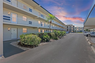 9940 47th Ave N Unit 210, Saint Petersburg, FL 33708
