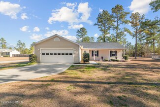 132 van Riggs Rd, Hubert, NC 28539