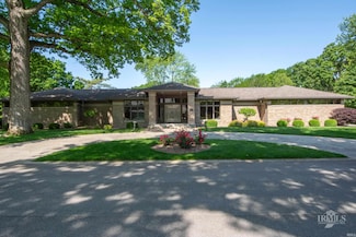411 N Greenbriar Rd, Muncie, IN 47304