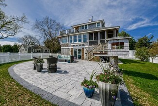 6 Wampanoag Dr, Fairhaven, MA 02719