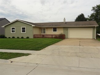 127 Country Club Rd, Williamsburg, IA 52361