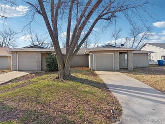 10886 E 33rd St, Tulsa, OK 74146