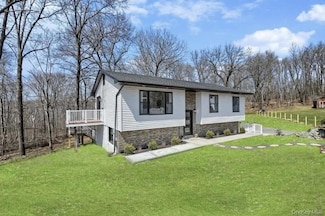 19 Rose Ln, Wappingers Falls, NY 12590