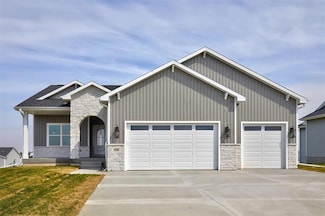 528 W Centennial Dr, Huxley, IA 50124