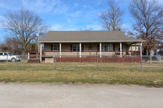 207 N Main St, Licking, MO 65542