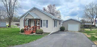 810 S Madison St, Lewistown, IL 61542