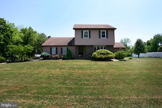 8 Wayne Dr E, Columbus, NJ 08022