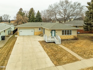 1406 N 22nd St, Bismarck, ND 58501