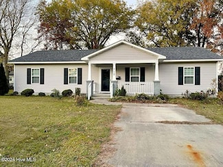710 Vanderbilt Ln, Greenville, NC 27834