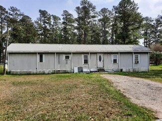 81 Gamble Ave, Andrews, SC 29510