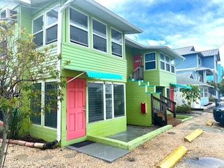 61 81st Ave Unit 2, Treasure Island, FL 33706