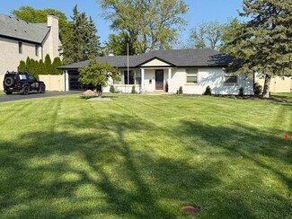 2055 Walnut Cir, Northbrook, IL 60062