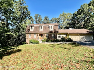 1230 Stonewall Jackson Dr, Dandridge, TN 37725